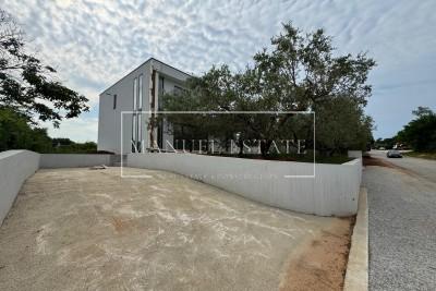 Modern Villa with Pool and Sea View, 5 km from Poreč – New Construction 2025 - under construction