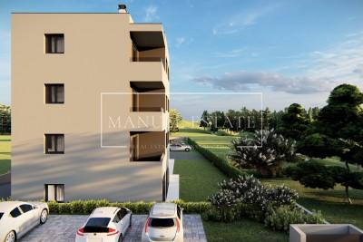 MODERN EN COMFORTABEL APPARTEMENT OP DE TWEEDE VERDIEPING NABIJ POREČ