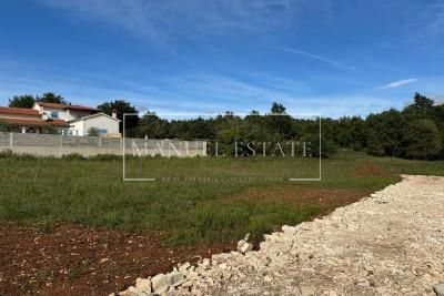 BUILDING LAND 1047M² FOR SALE IN THE PEACEFUL VILLAGE OF TINJAN, ISTRIA!