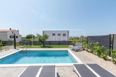 MODERN VILLA MED 3 SOVRUM OCH POOL NÄRA HAVET I ISTRIEN - POREČ!