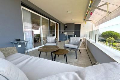 MODERN APPARTEMENT OP DE EERSTE VERDIEPING - NOVIGRAD