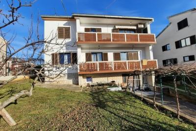 Detached house with three apartments, Poreč